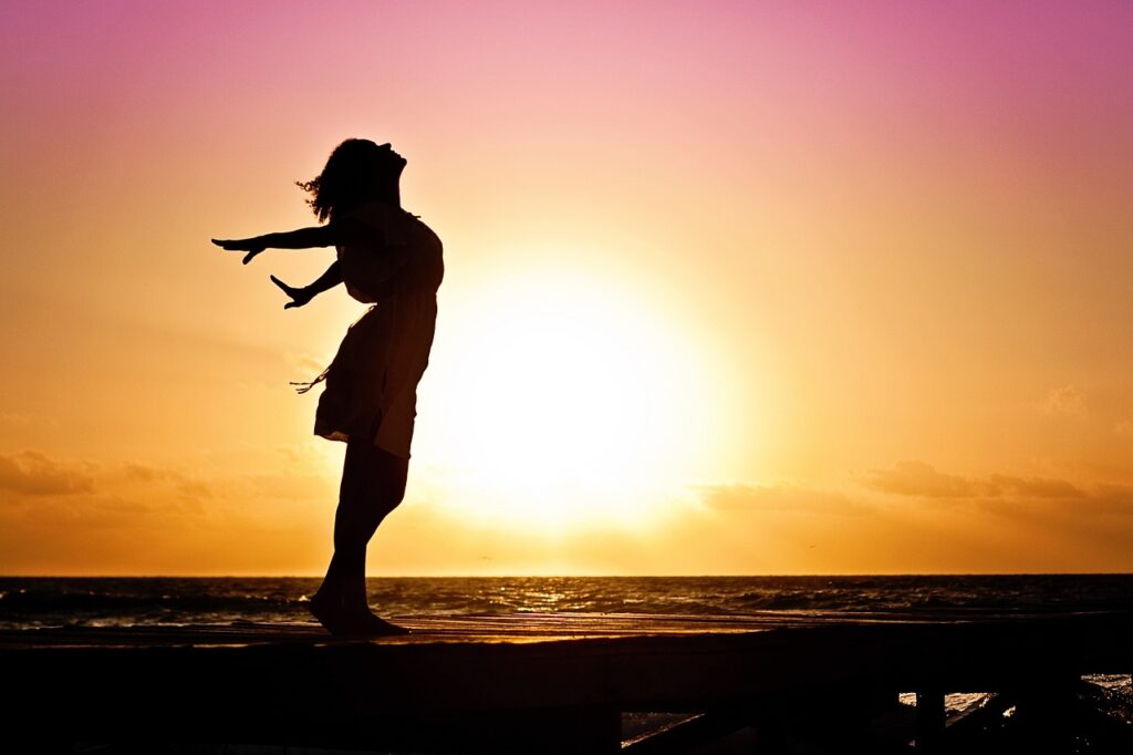 woman, silhouette, sunset-570883.jpg